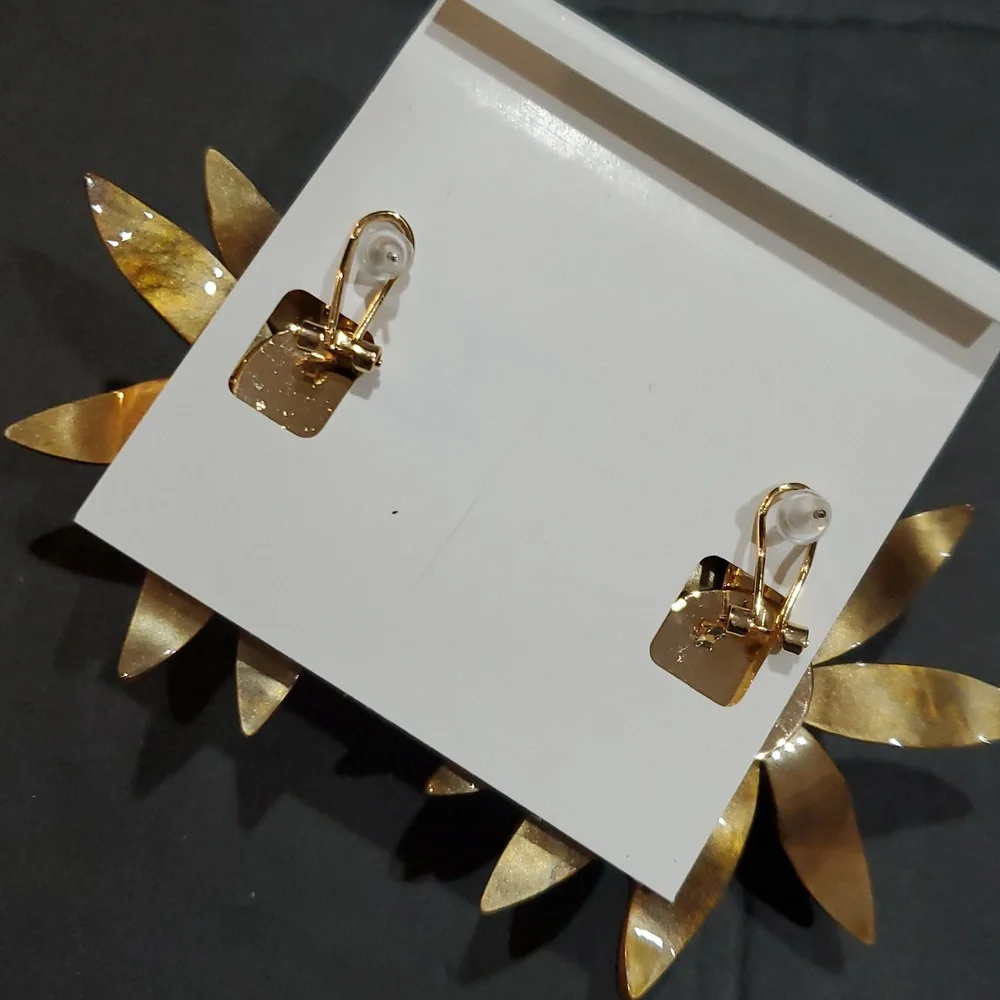 Natasha couture oversized dahlia Flower brown amber‎ look centerburst earrings